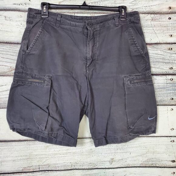 Nike Cargo Shorts Men’s Size 36 Gray Outdoor Utility Pockets Embroidered Swoosh - Picture 1 of 5